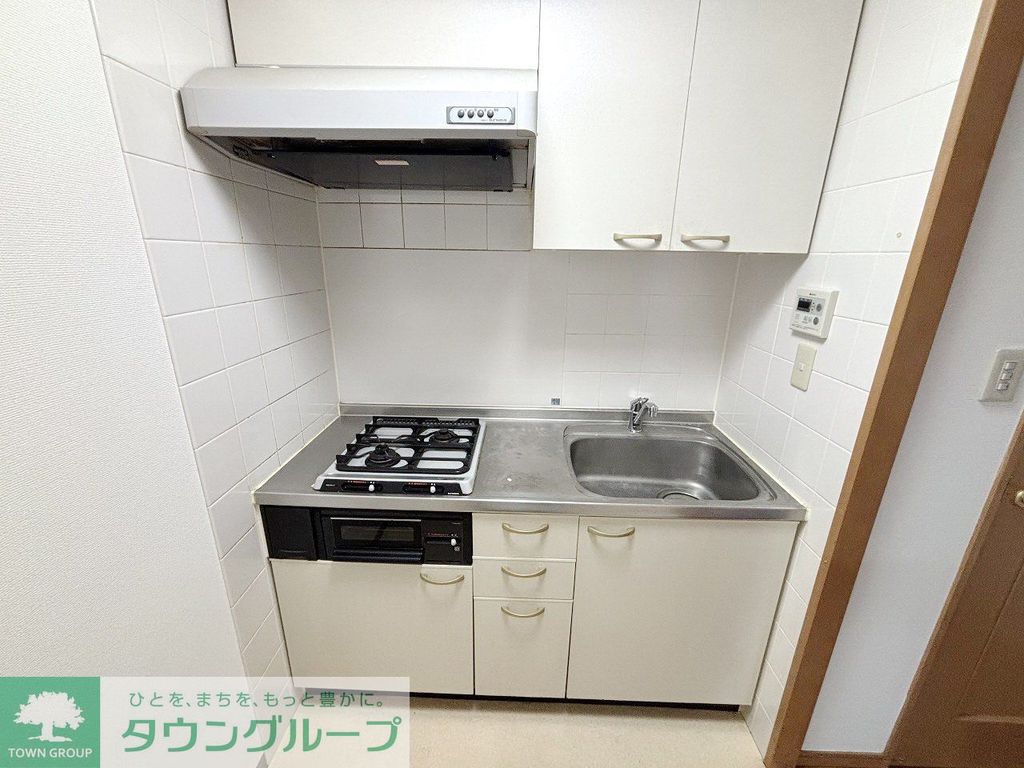 キッチン　室内写真は同物件別部屋