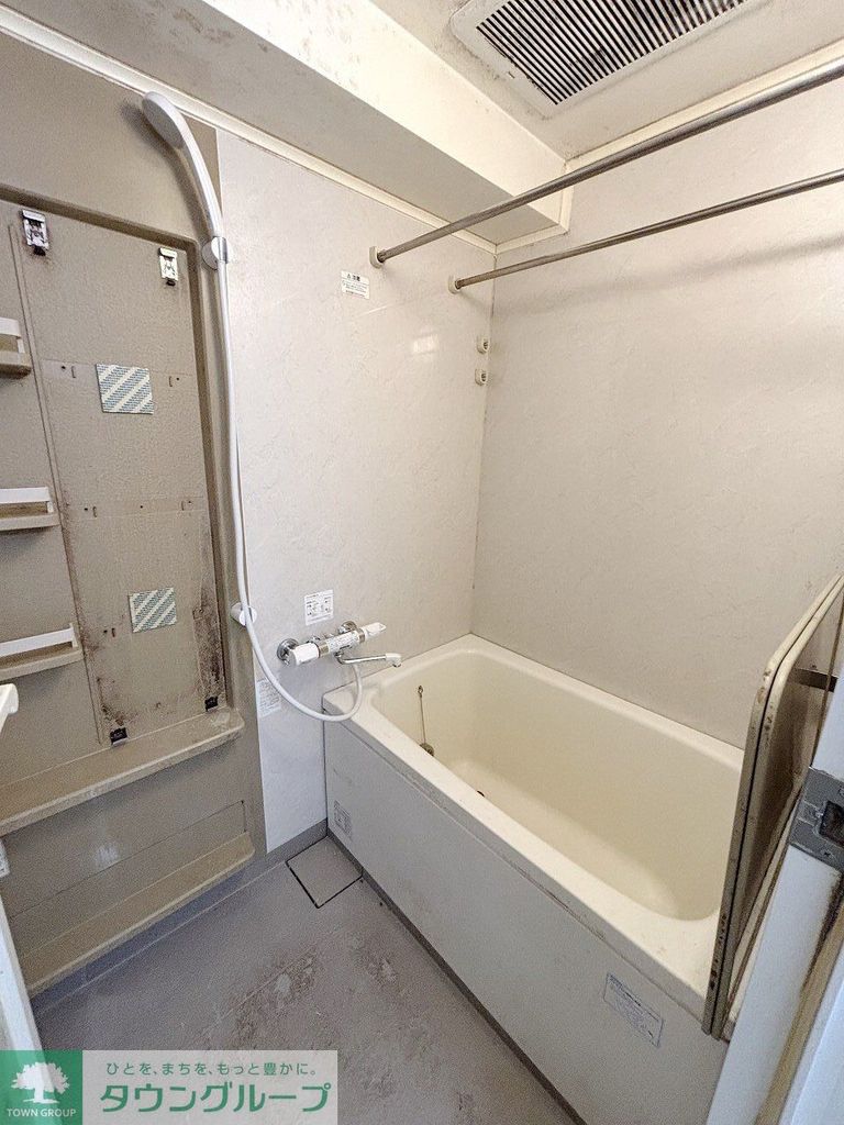 バス・シャワールーム　室内写真は同物件別部屋