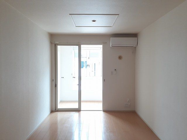 居室・リビング　ゆったり過ごせる居間です