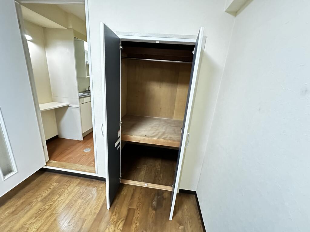 収納　※クリーニング前の写真です。