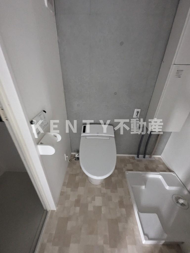 トイレ　落ち着いた色調のトイレです