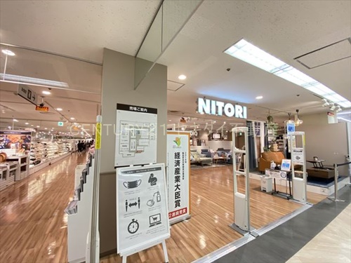 ショッピングセンター　ニトリ近鉄八尾駅前店（ショッピングセンター）まで302m