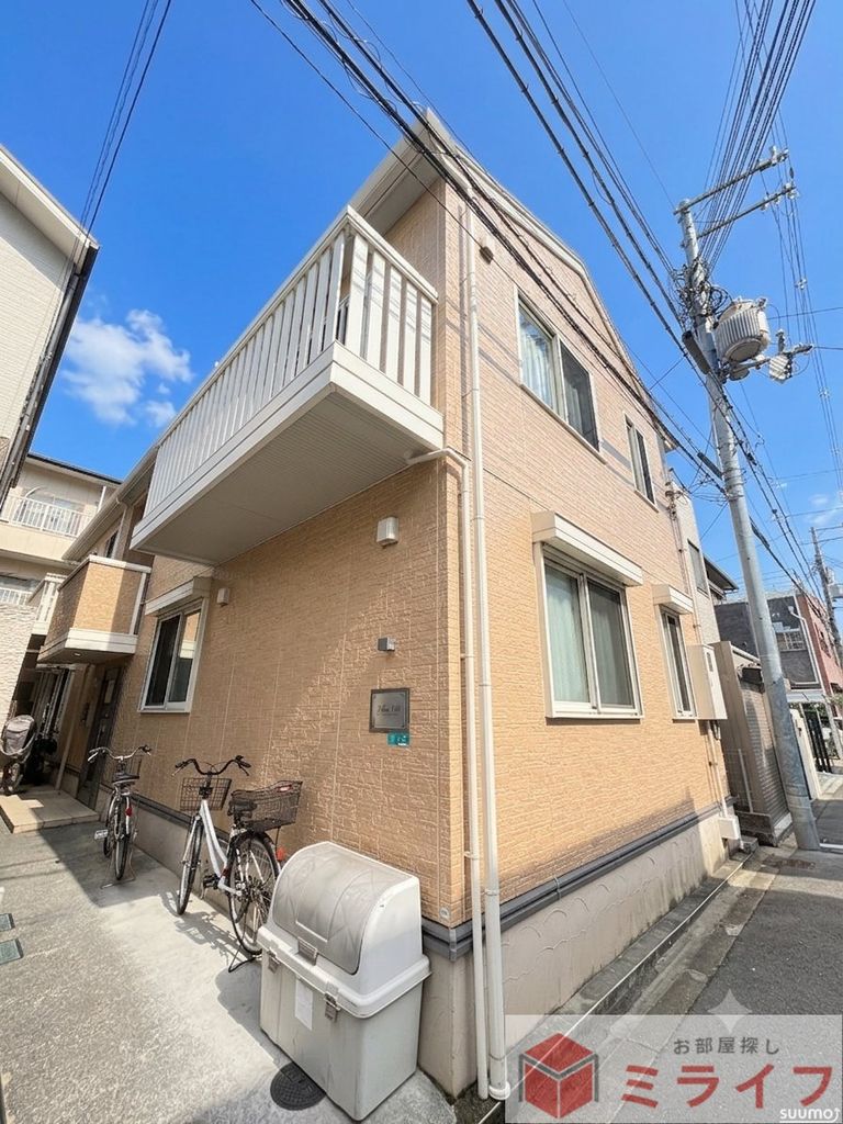 建物外観　街並みに溶け込む、上質モダンデザイン
