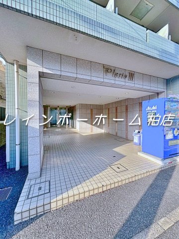 エントランス　落ち着いたエントランスです