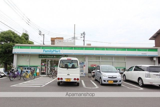 コンビニ　ファミリーマート高松多賀町店（コンビニ）まで183m