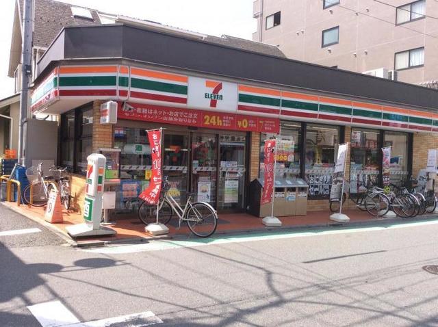 コンビニ　セブンイレブン世田谷喜多見駅前店（コンビニ）まで304m