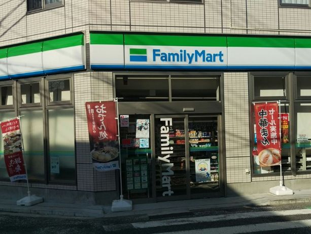 コンビニ　ファミリーマート大曽根店（コンビニ）まで64m