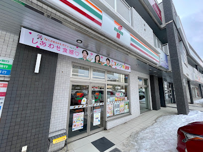 コンビニ　セブンイレブン札幌宮の沢駅前店（コンビニ）まで523m