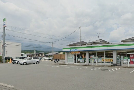 コンビニ　ファミリーマート裾野せぎ原店（コンビニ）まで576m