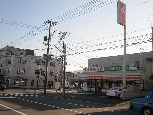 コンビニ　セイコーマート八軒5条店（コンビニ）まで383m