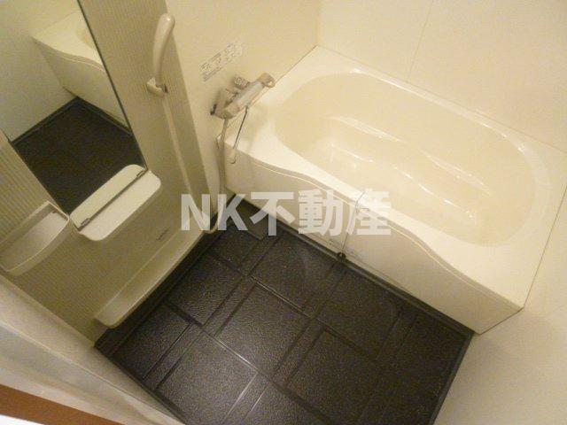 バス・シャワールーム　落ち着いた空間のお風呂です