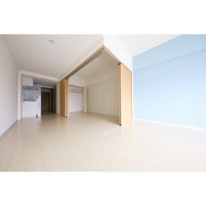 居室・リビング　室内イメージ写真です。実際のお部屋の内装(壁紙・床材・建具・