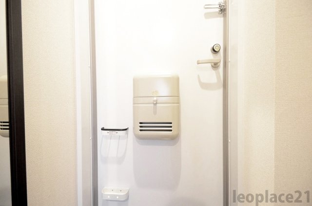 玄関　建築中の為　イメージになります。