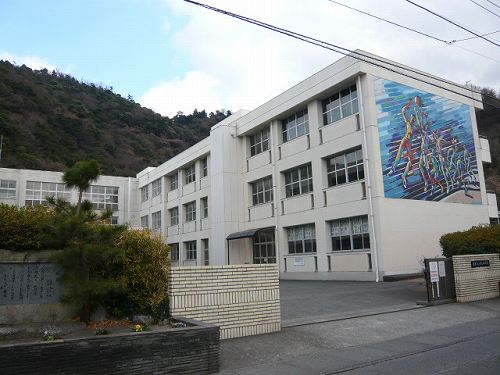 中学校　沼津市立第四中学校（中学校）まで821m