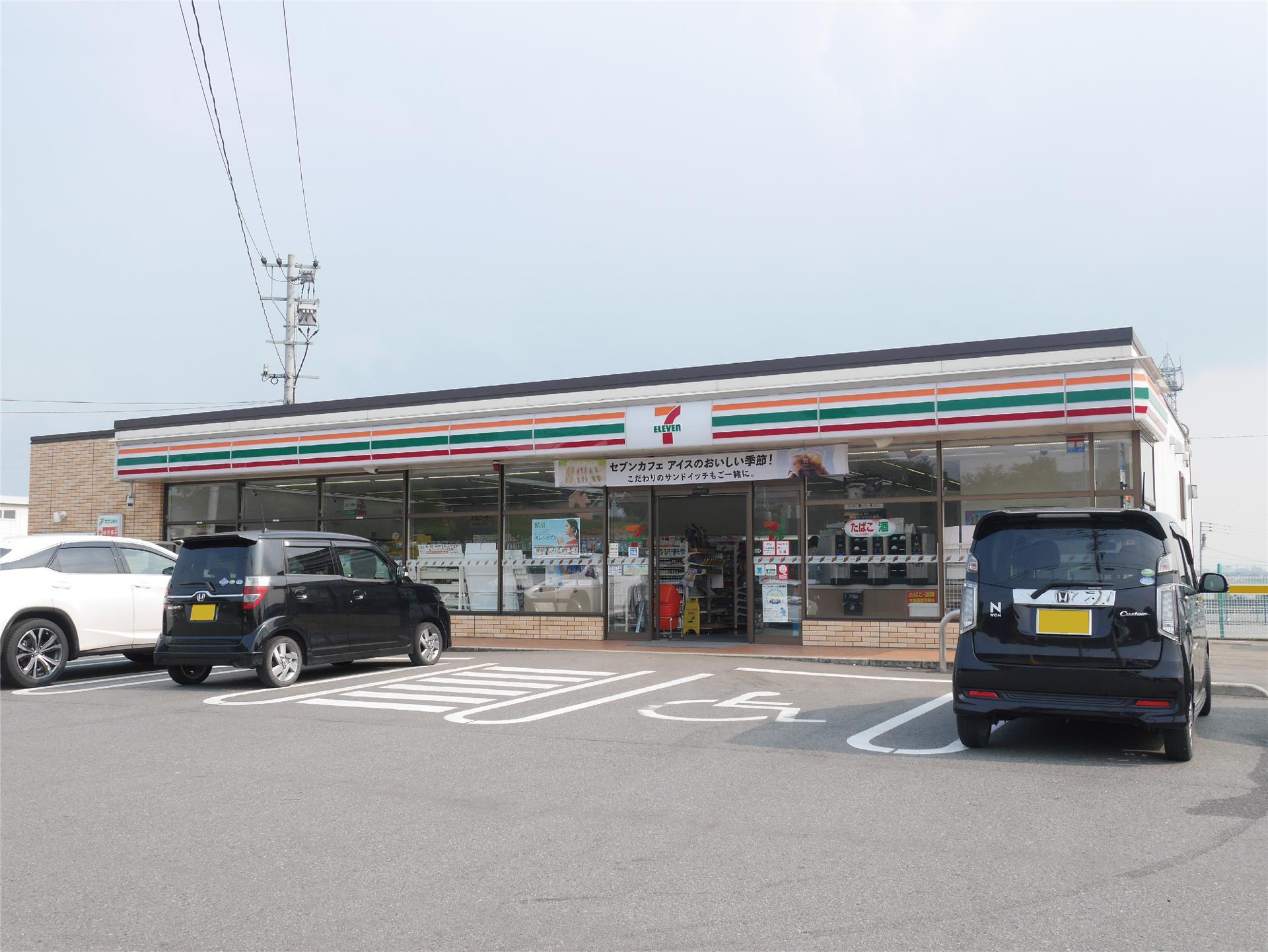 コンビニ　セブンイレブン（コンビニ）まで550m