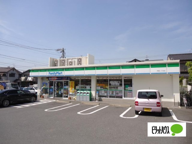 コンビニ　ファミリーマート呼続二丁目店（コンビニ）まで385m