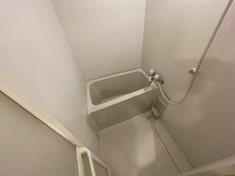バス・シャワールーム　※同タイプの他のお部屋です