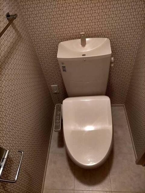 トイレ　温水洗浄便座