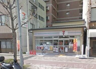 コンビニ　セブンイレブン堀川丸太町店（コンビニ）まで392m
