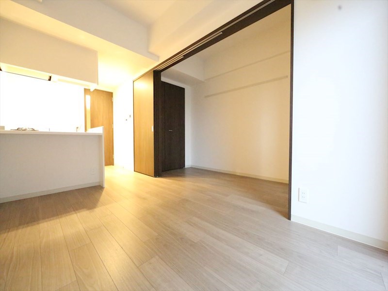 居室・リビング　ＬＤＫ8.8帖　洋室3.5帖　洋室3.5帖　つなげても仕切っ
