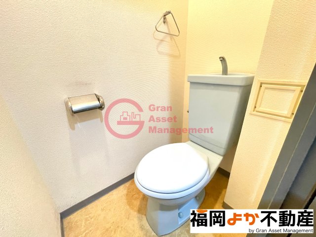 トイレ　現在、温水洗浄便座設置済み。