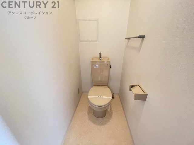 トイレ　シンプルで掃除のしやすいトイレです♪