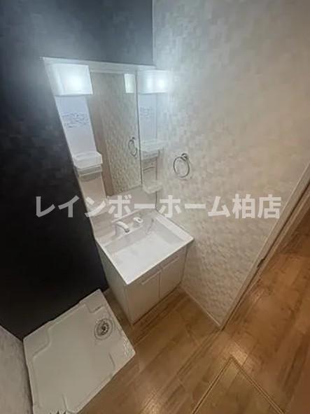 洗面設備　シャワー付き洗面台です