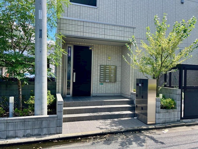エントランス　エントランスは安全配慮のオートロック付きです