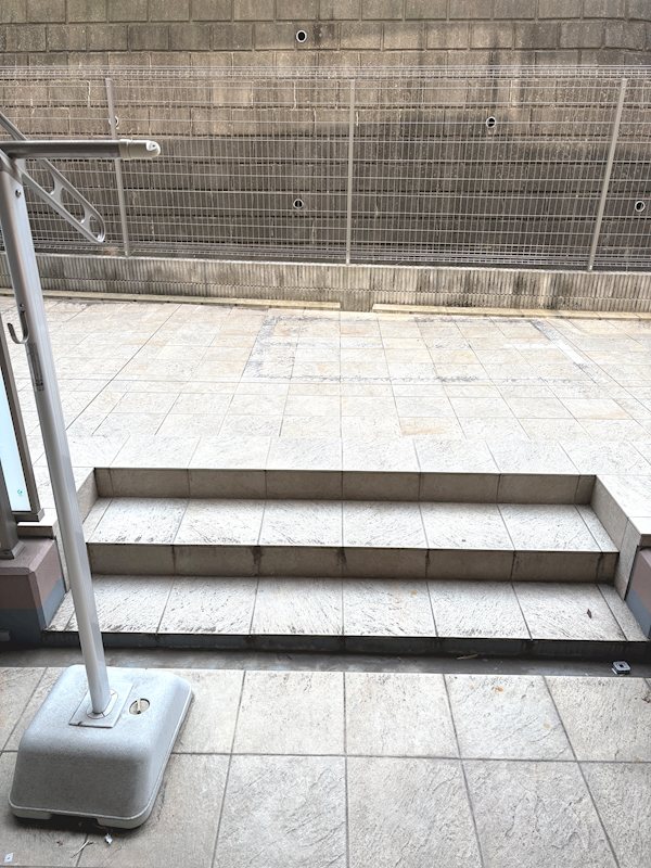 庭　専用庭への通路です