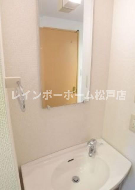 洗面設備　脱衣スペースもあります