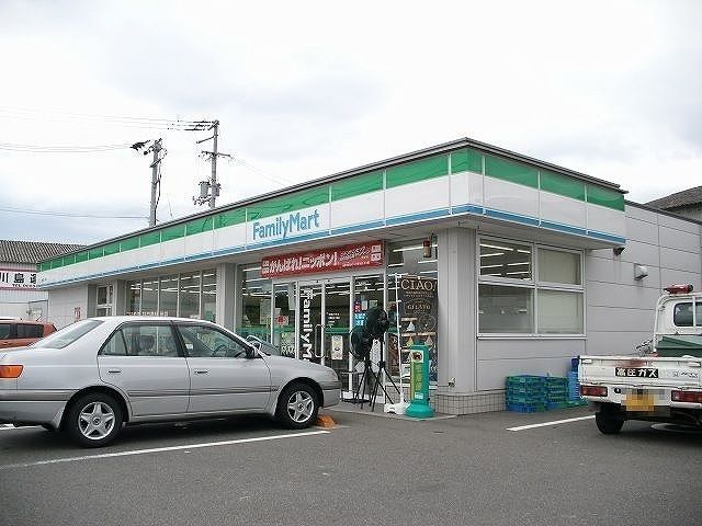 コンビニ　ファミリーマートさん（コンビニ）まで240m
