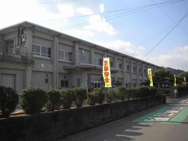 小学校　学島小学校（小学校）まで800m