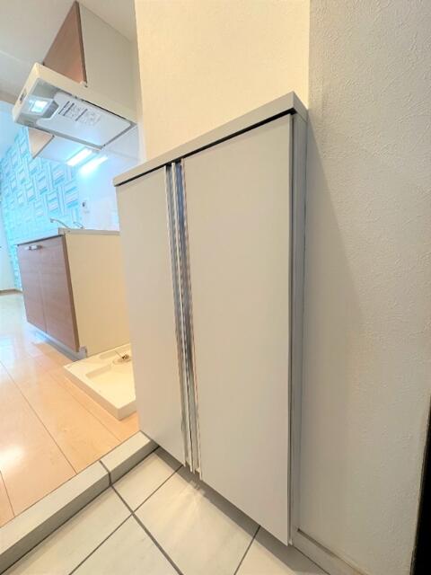 玄関　※写真は別部屋の可能性あり