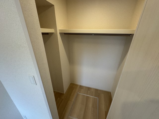 収納　ウォークインクローゼット（洋室3帖）（同型タイプ）