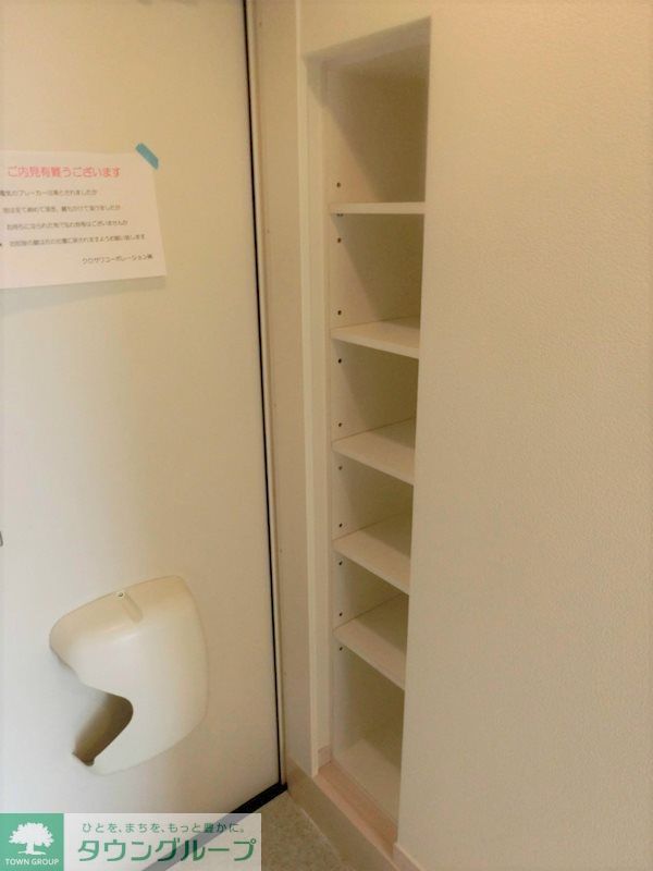 玄関　シューズボックスは棚の高さが調節可能でブーツも置けます！