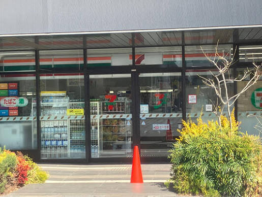 コンビニ　セブンイレブンDR国際展示場駅前店（コンビニ）まで411m