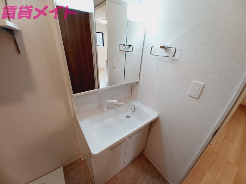 洗面設備　同型参考写真です。