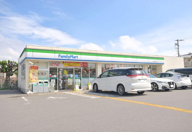 コンビニ　ファミリーマート寝屋川下木田店（コンビニ）まで606m