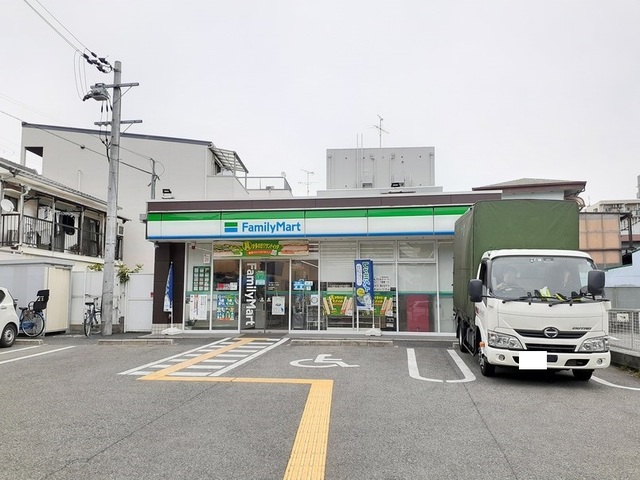 コンビニ　ファミリーマート　東三国六丁目（コンビニ）まで650m
