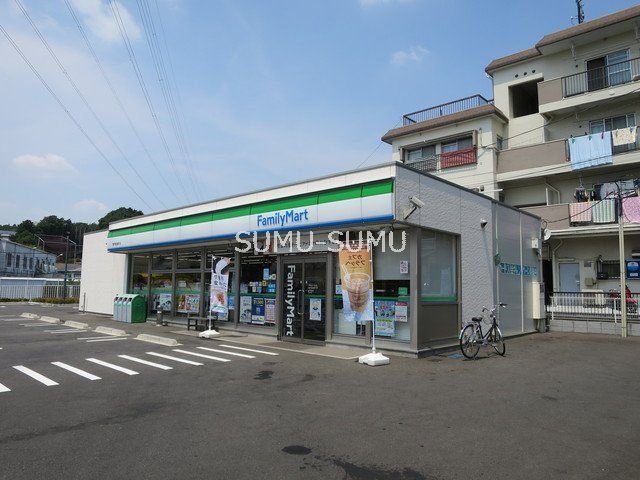 コンビニ　ファミリーマート東戸塚名瀬下店（コンビニ）まで200m
