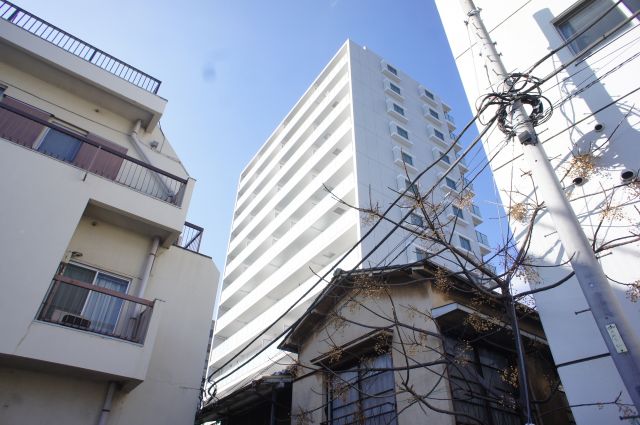 建物外観　特徴のあるタイル張りの外観です