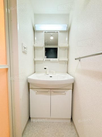 洗面設備　明るい洗面所です☆