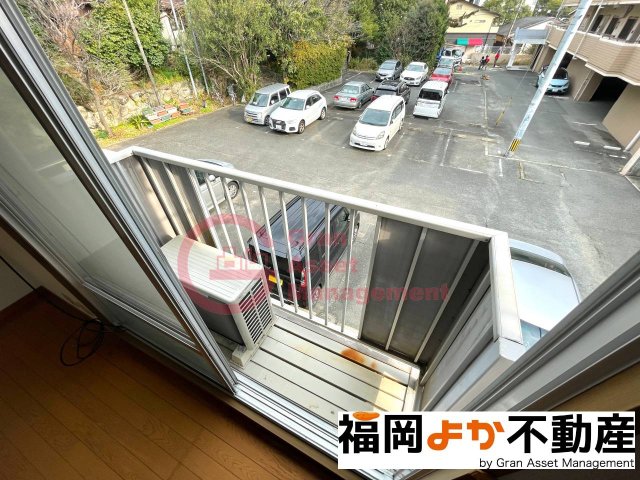 バルコニー　陽当たり良好なバルコニーです