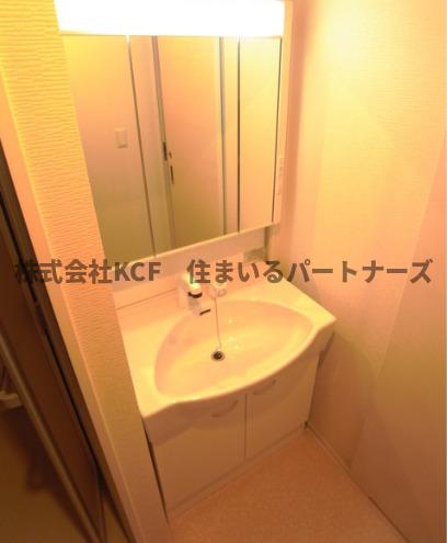 洗面設備　スペースが確保できる洗面所です