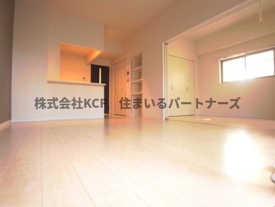 居室・リビング　こちらのリビングで趣味の時間をお楽しみください