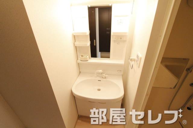 洗面設備　洗髪洗面化粧台いいですね。