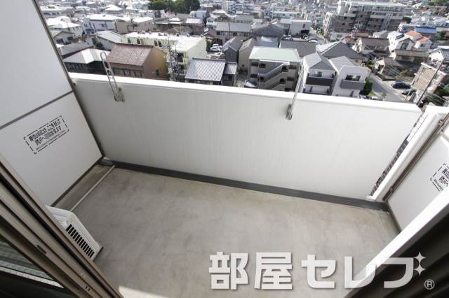 バルコニー　洗濯物もたくさん干せるベランダです。