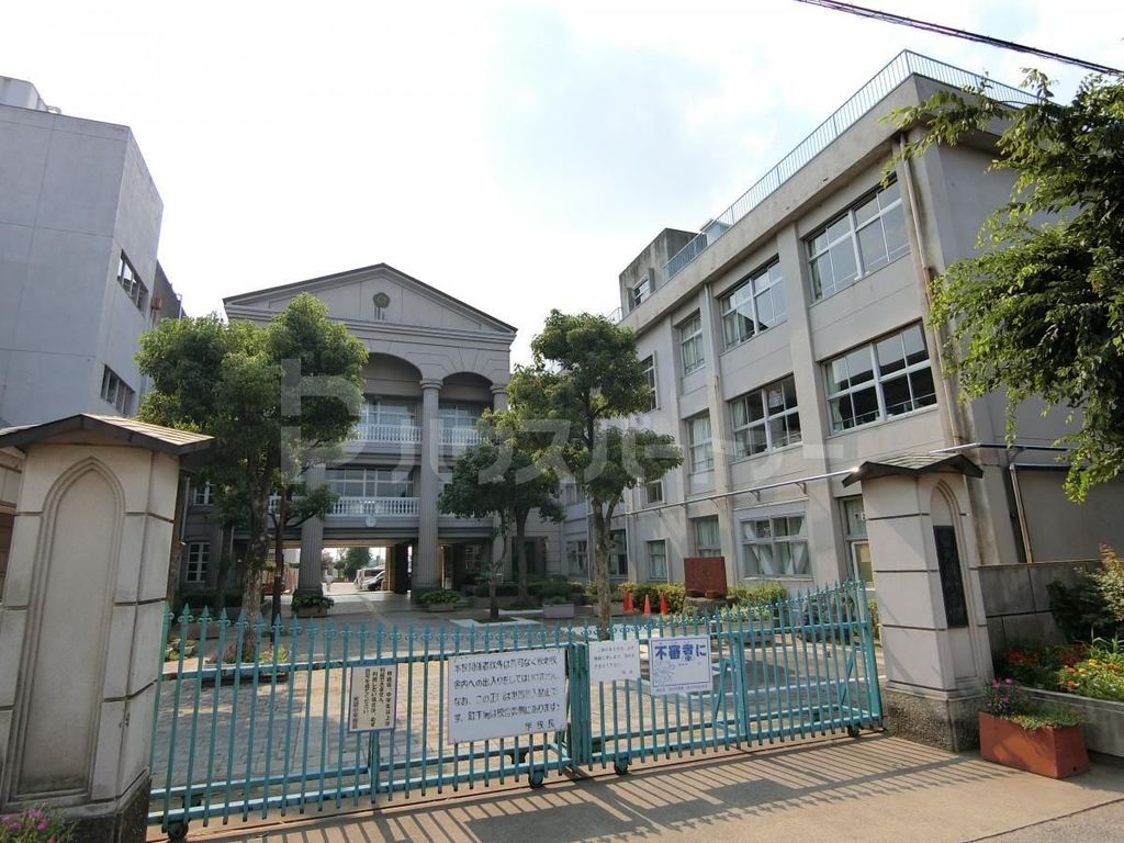 小学校　越谷市立大袋小学校（小学校）まで1060m