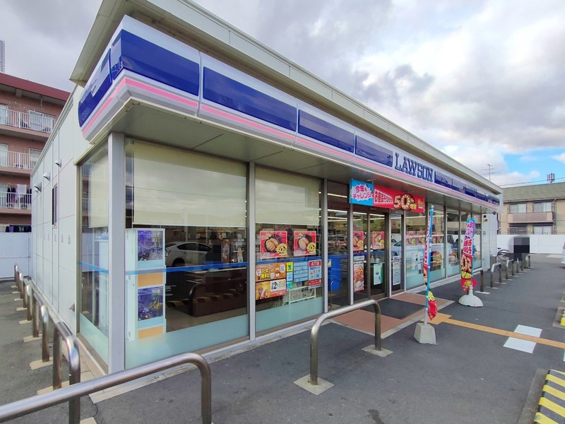 コンビニ　ローソン奈良大安寺三丁目店（コンビニ）まで462m