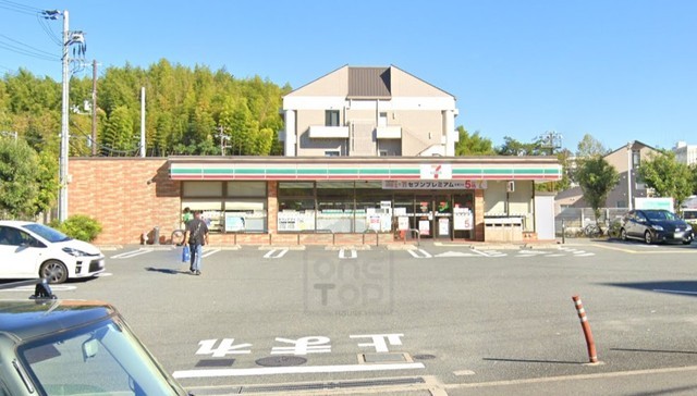 コンビニ　セブンイレブン　豊中西泉丘店（コンビニ）まで721m